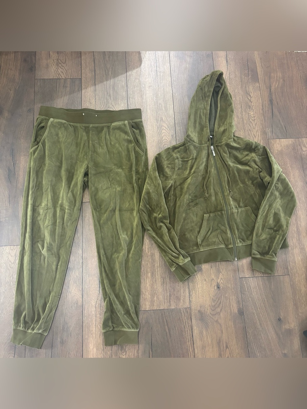 Fashion Nova Green Velour Tracksuit, Size Large